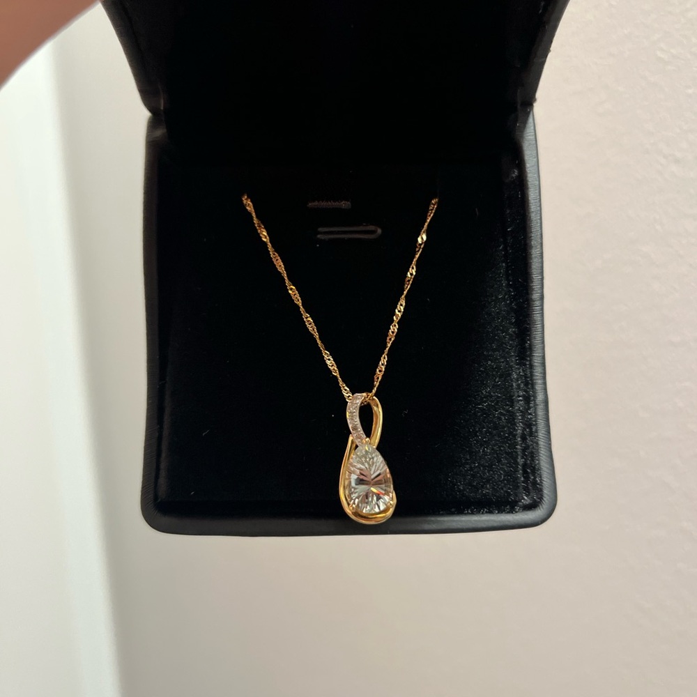 Elegant Gold and Silver Pendant Necklace